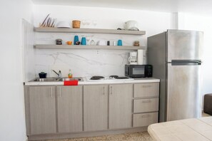 Familien-Ferienhütte | Eigene Küche | Mini-Kühlschrank, Mikrowelle, Wasserkocher mit Kaffee-/Teezubehör