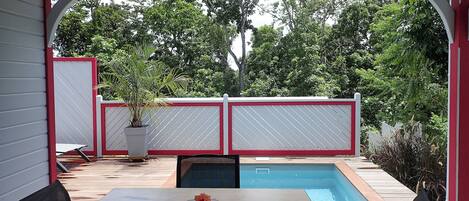 屋外ダイニングエリア