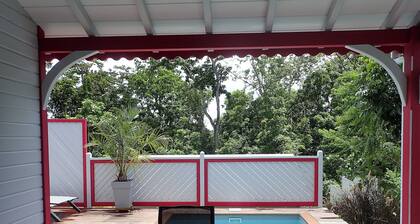 Cottage Grenat avec piscine privée à 900m de la plage de Grande Anse