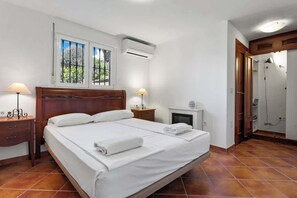 3 bedrooms, iron/ironing board, free WiFi, bed sheets