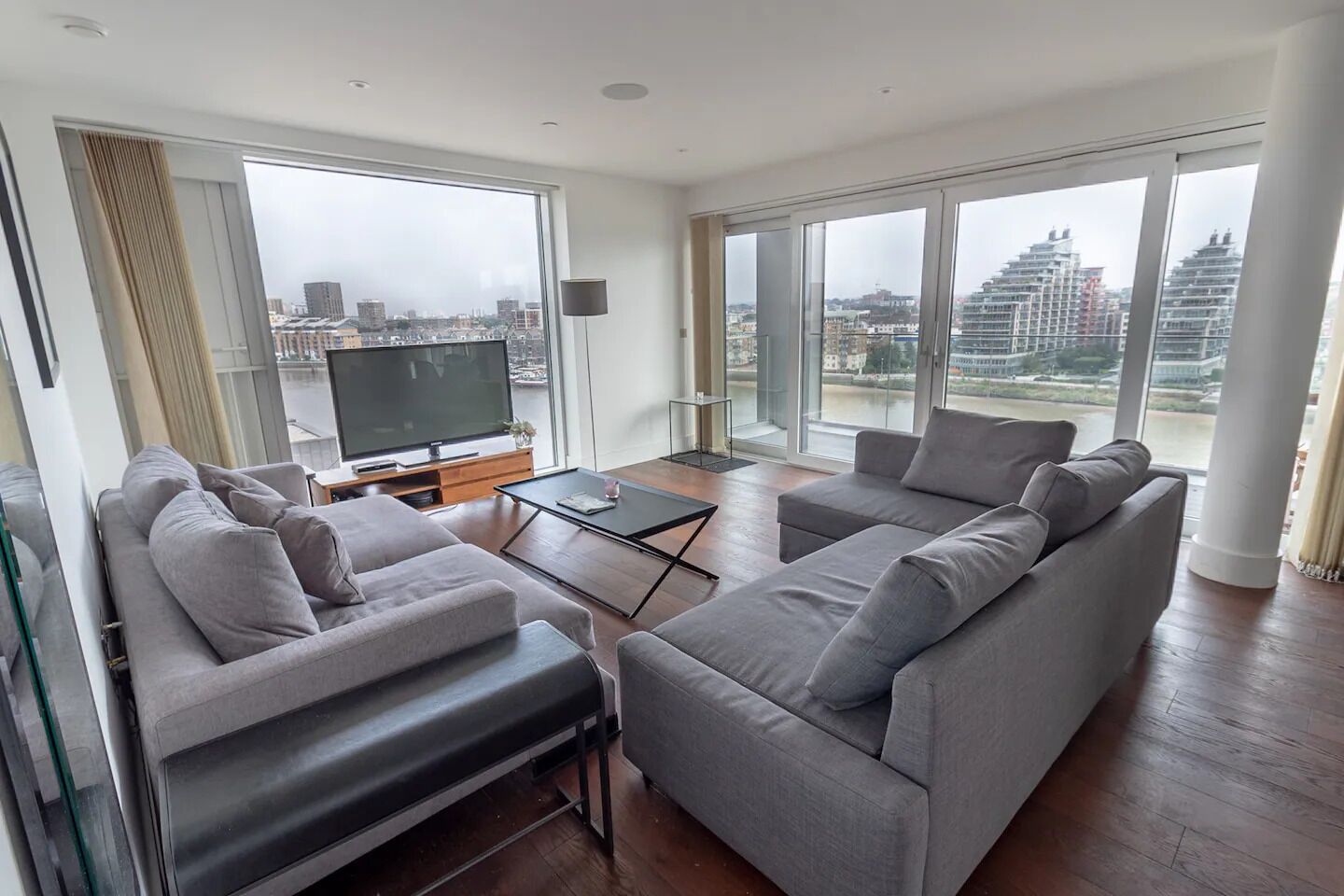 Luxurious 2 Bedroom Apartment with spectacular views of London