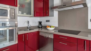 Fridge, microwave, oven, stovetop - Apartment with pool by Costarentals - Ref 194 (Las Lagunas de Mijas)