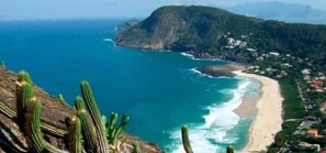 Beach nearby, white sand, 20 beach bars