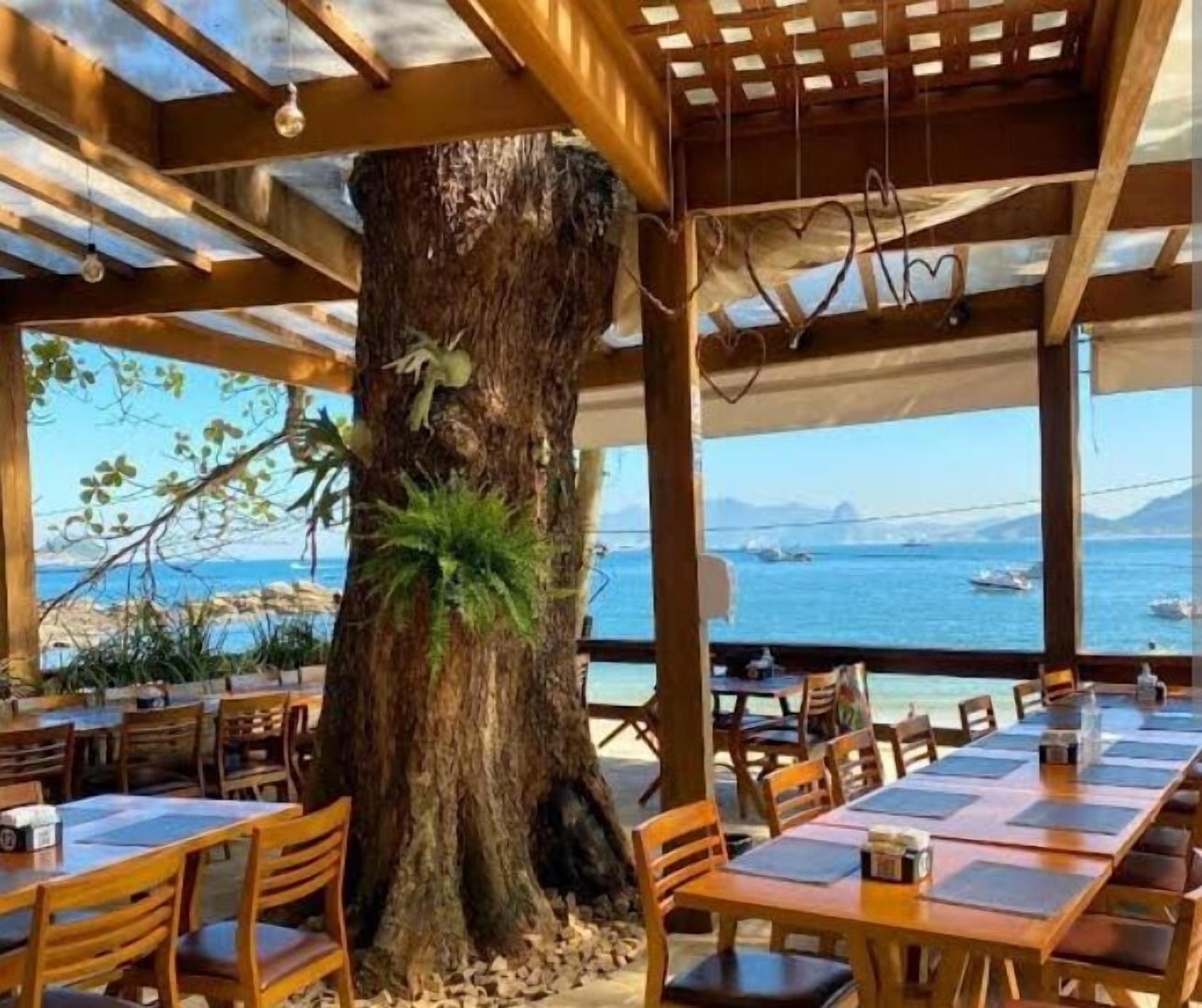 Beach nearby, white sand, 20 beach bars