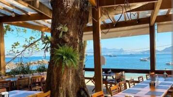 Beach nearby, white sand, 20 beach bars