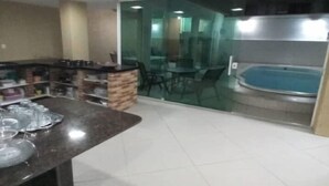Shared kitchen - Casa Piscina Condom 5min  ITACOATIARA  (Niteroi)