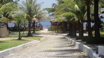 Beach nearby, white sand, 20 beach bars