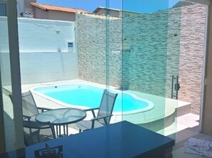 Full-size fridge, microwave, oven, stovetop - Casa Piscina Condom 5min ITACOATIARA (Niteroi)