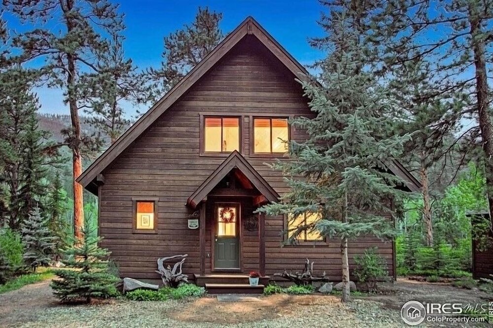 Bear Necessities Lodge