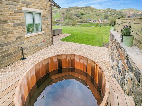 2 bedroom accommodation in Summit, Littleborough near Todmorden