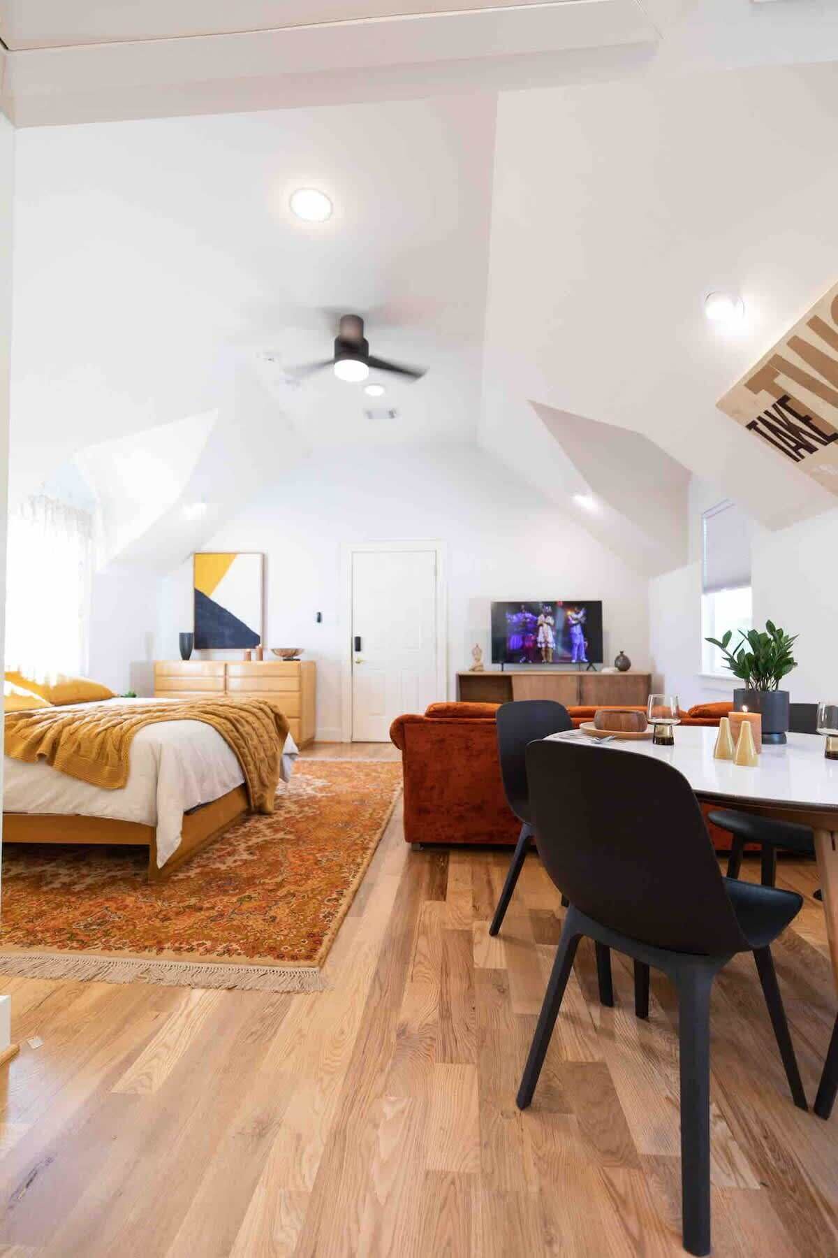 Iron/ironing board, free WiFi, bed sheets