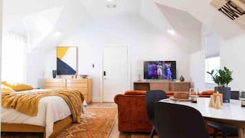 Iron/ironing board, free WiFi, bed sheets