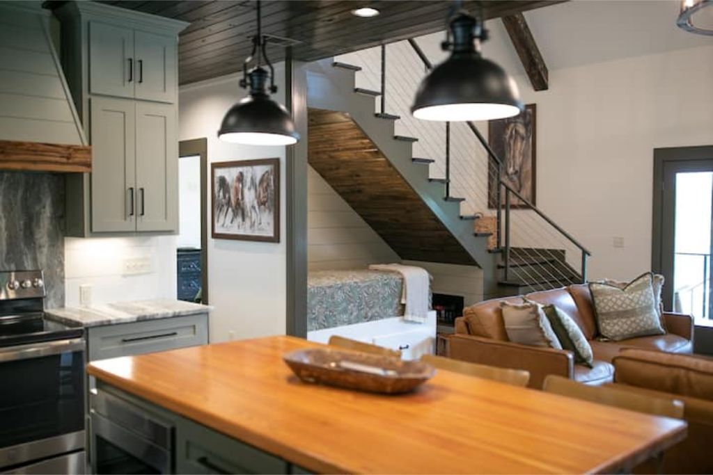 Cottage Getaway Near Tuscaloosa (Honeysuckle Rose)