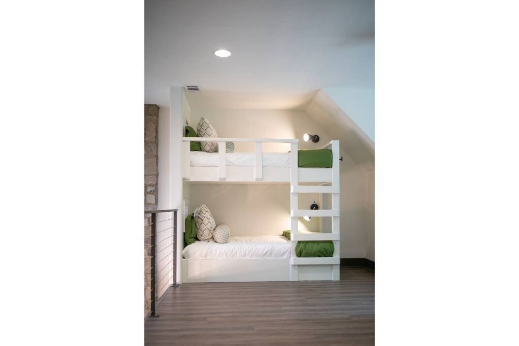 Cottage Getaway Near Tuscaloosa (Honeysuckle Rose)