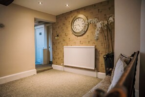 Coin salon dans le hall