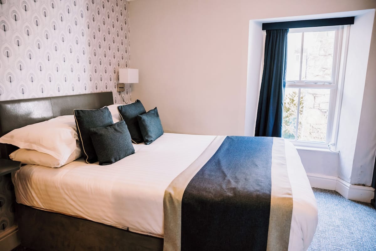 Økonomi-dobbeltrom | Allergitestet sengetøy, individuelt dekorert og individuelt innredet