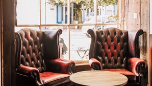 A room with two leather armchairs and a round table. - The Allerdale Court Hotel (Cockermouth)