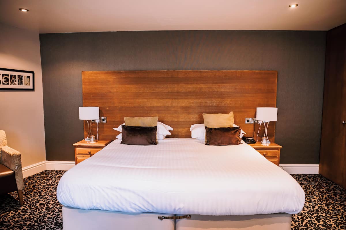 Economy Double Room | 1 bedroom, hypo-allergenic bedding, iron/ironing board, free WiFi