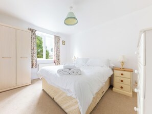 2 bedrooms, free WiFi, bed sheets - Built with love, you’re sure to love Betty’s House too. (Great Ryburgh, near Fakenham)