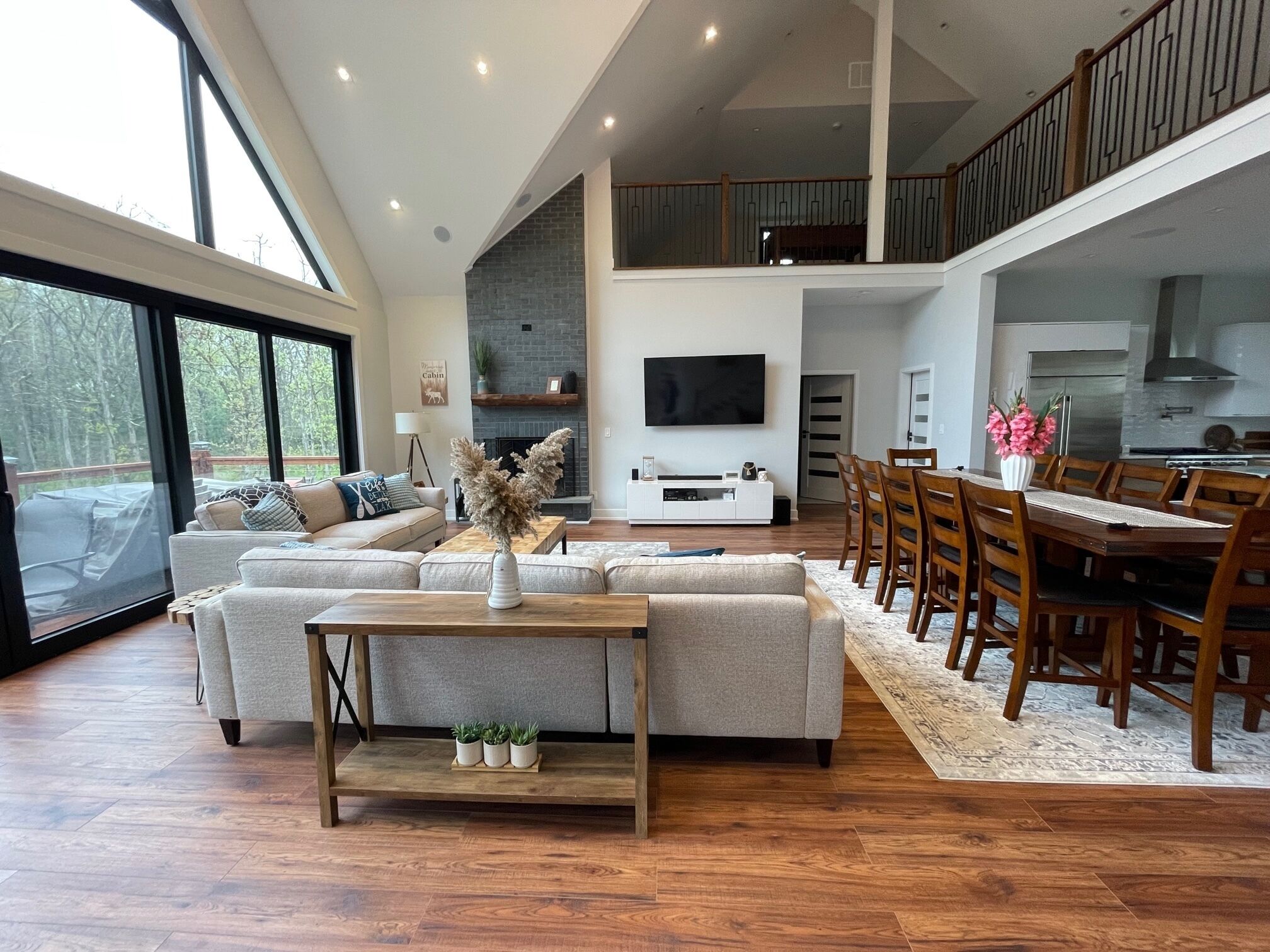 Modern 5 bedroom house is a perfect vacation rental for those looking to escape