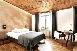 5 Schlafzimmer, Schreibtisch, Bügeleisen/Bügelbrett, kostenloses WLAN