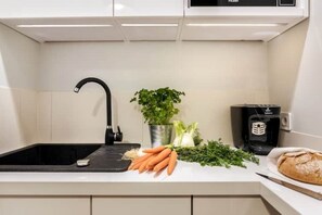 冷蔵庫、電子レンジ、オーブン、食器洗い機