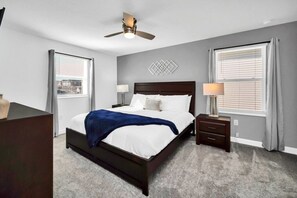 7 habitaciones, tabla de planchar con plancha, wifi y ropa de cama