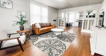 Amazing Main Level 2 bedroom Apartment