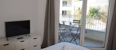 1 slaapkamer, een strijkplank/strijkijzer, gratis wifi, beddengoed