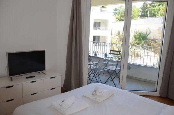 1 slaapkamer, een strijkplank/strijkijzer, gratis wifi, beddengoed