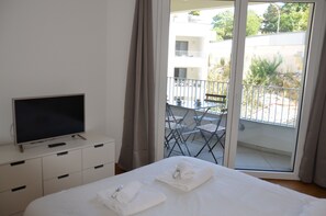 1 dormitorio, tabla de planchar con plancha, wifi gratis y ropa de cama