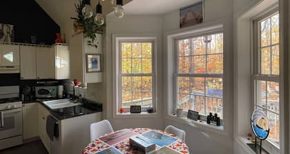 3 Bedroom-3 Bathroom Leelanau Chalet home. 0 cleaning fee and dog friendly !