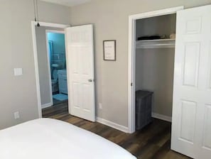 2 bedrooms, desk, iron/ironing board, free WiFi