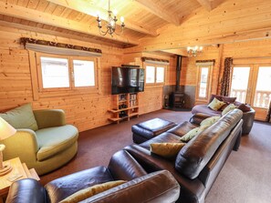Flat-screen TV, fireplace, DVD player - Ilodge 73 (Louth)