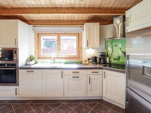 Fridge, dishwasher, electric kettle, toaster - Ilodge 73 (Louth)