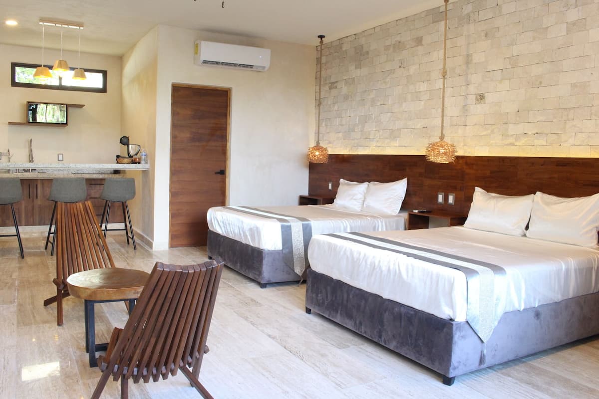 Superior studio suite | Luxe beddengoed, Select Comfort-bedden, een kluis op de kamer
