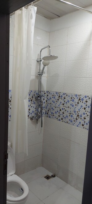 Hair dryer, towels, toilet paper - RAYLEY RESIDENCE FURNITURE MARCORY Av tsf (Abidjan)