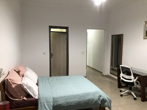 1 Schlafzimmer, Schreibtisch, Bügeleisen/Bügelbrett, kostenloses WLAN