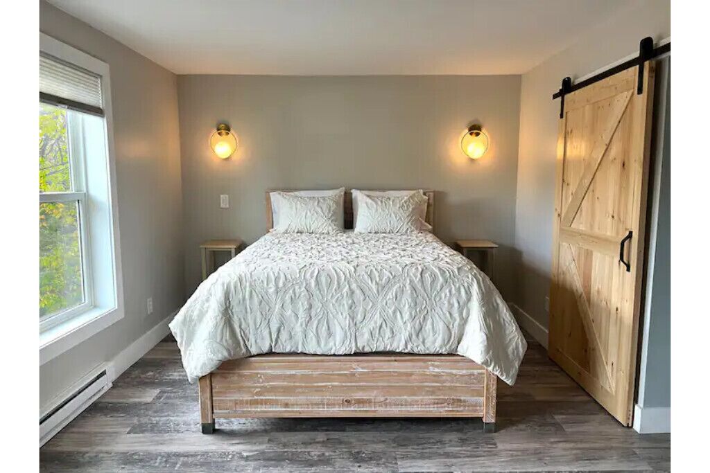 COZY & PLUSH BOHO GETAWAY 10 Min walk to Main St.