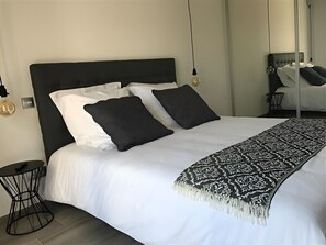 1 chambre, fer et planche à repasser, Wi-Fi gratuit, draps fournis