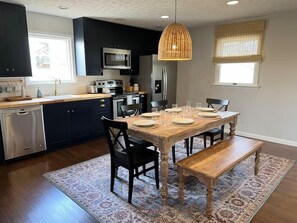 Dining - Pet friendly cottage located between the Ark & Creation Museum (Union)