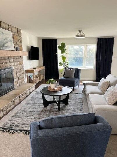 Pet friendly cottage located between the Ark & Creation Museum