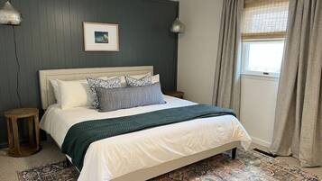 2 bedrooms, in-room safe, desk, iron/ironing board