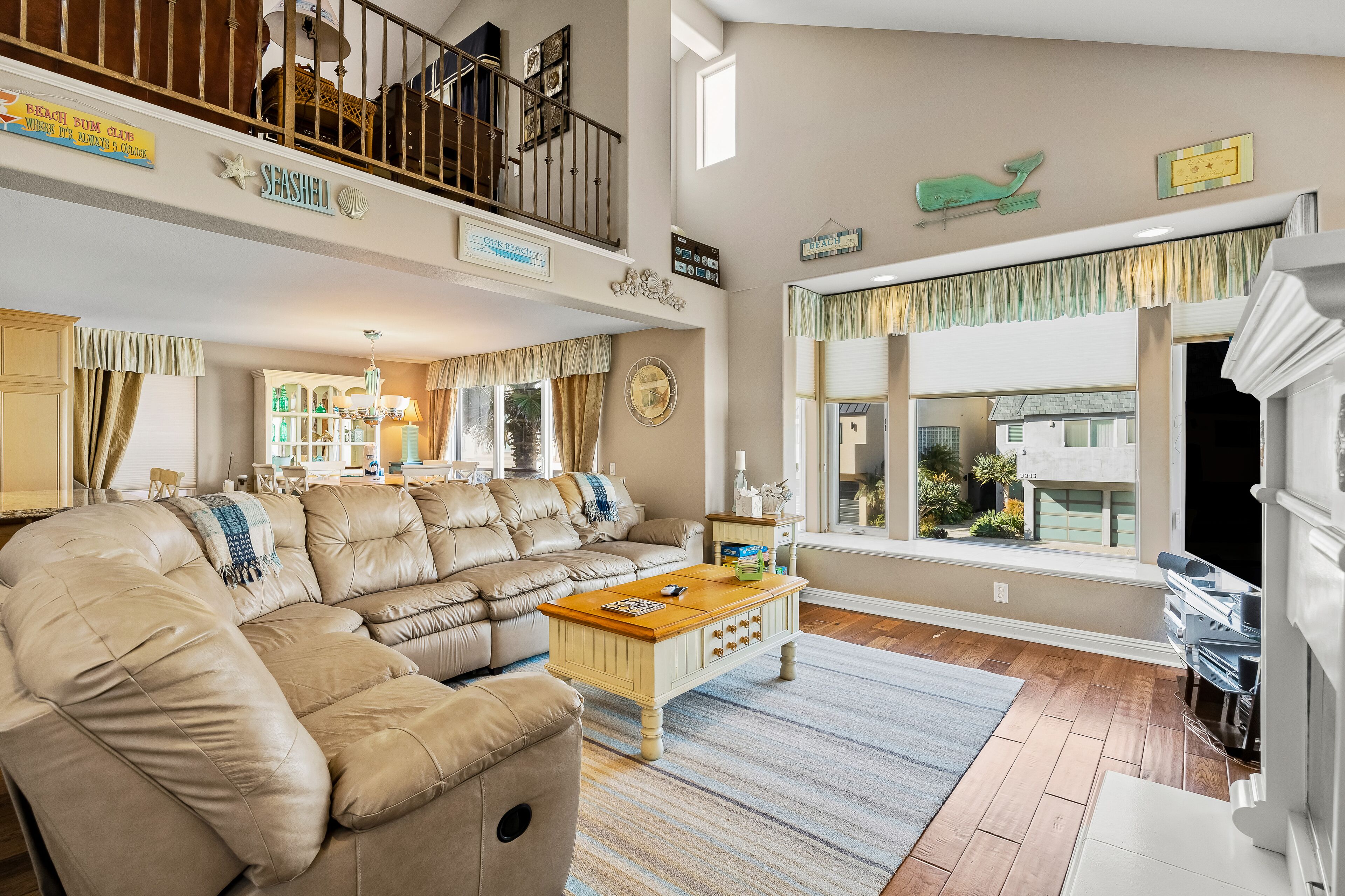 Spectacular home with rooftop deck, ocean view, & fireplace - 1 block from ocean