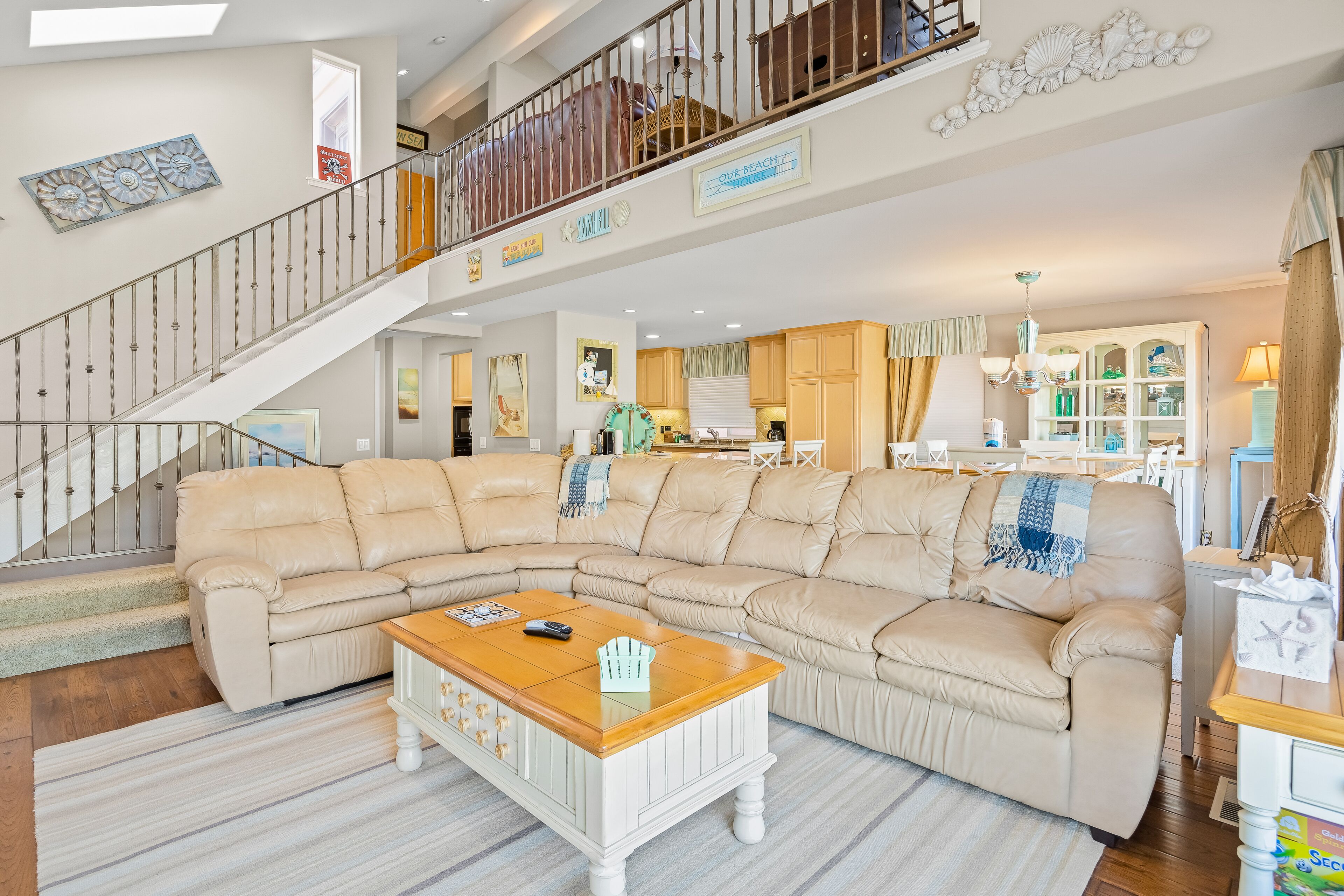 Spectacular home with rooftop deck, ocean view, & fireplace - 1 block from ocean