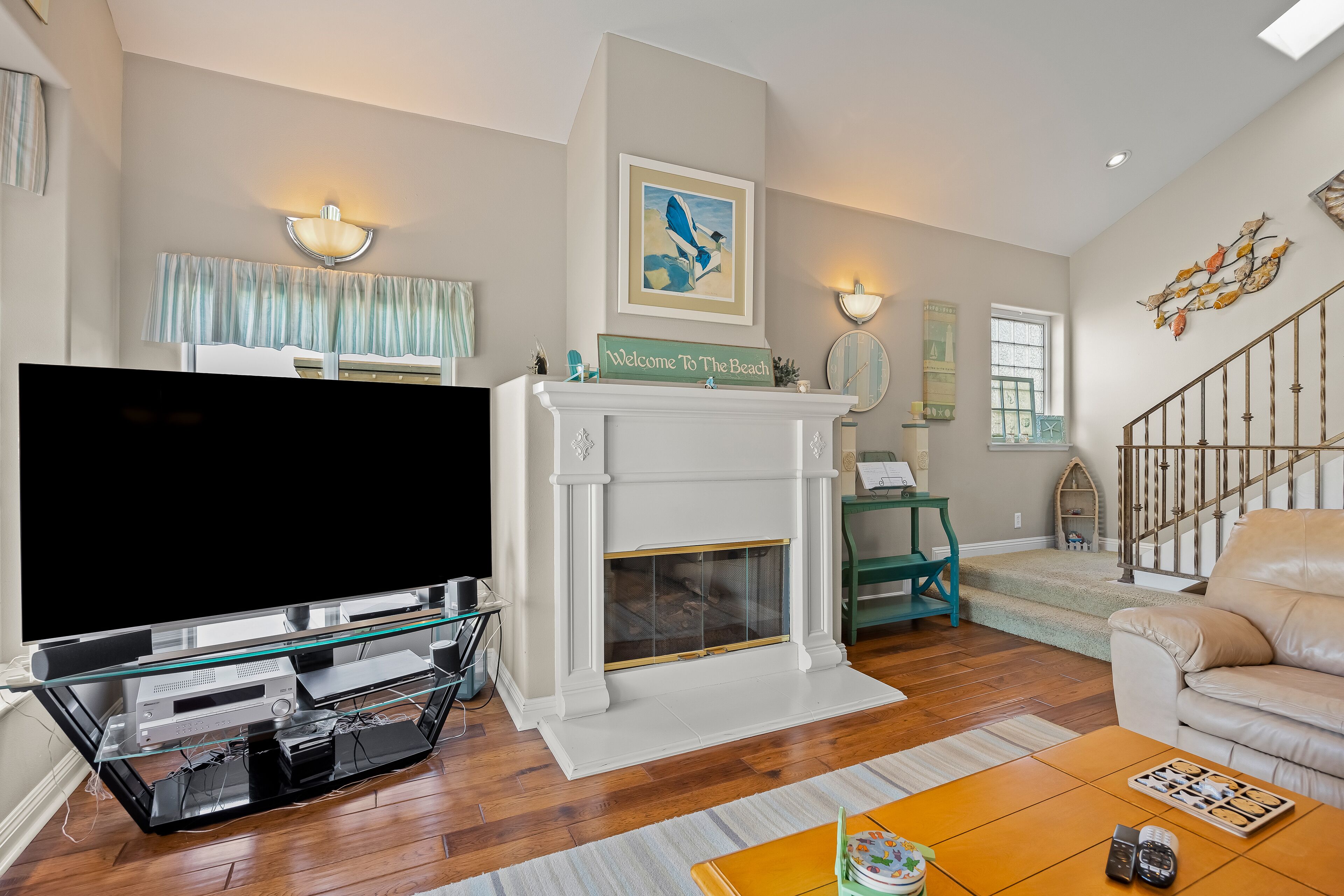 Spectacular home with rooftop deck, ocean view, & fireplace - 1 block from ocean