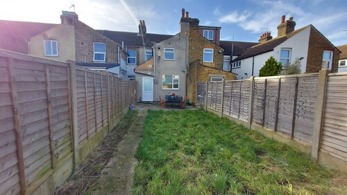 Ravensdale Villa- Ideal For Longer Stays in Kent