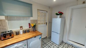 Ferienhaus | Eigene Küche | Kühlschrank, Mikrowelle, Ofen, Herdplatte