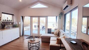 Cabin | Living area | TV