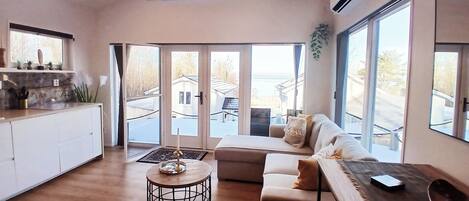 Cabin | Living area | TV